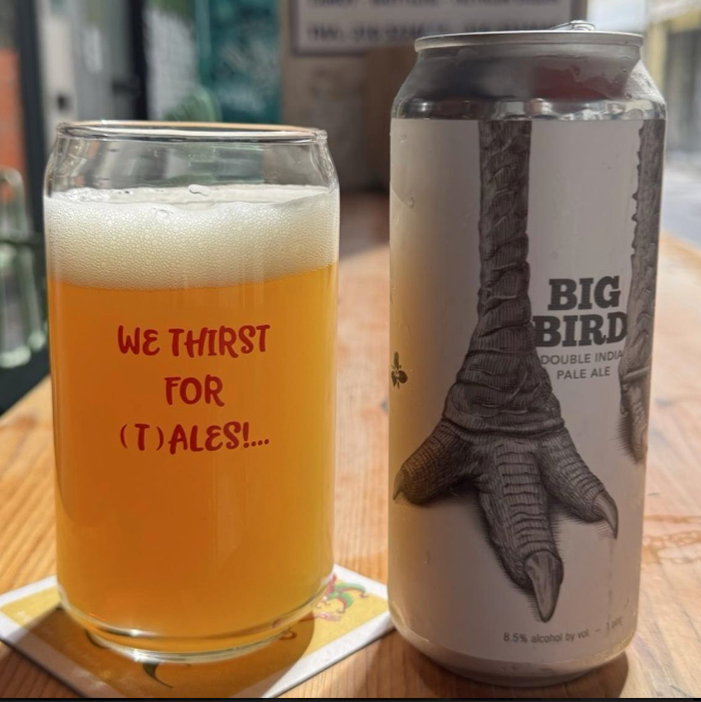 Trillium Brewing Company – Big Bird

ABV: 8,5 % | Stil: Double New England IPA | Untappd: 4,39

Big Bird er en af Trilliums mest ikoniske Double New England IPA'er og en videreudvikling af bryggeriets populære "Small Birds"-serie. Brygget med en kompleks maltbase og en intens humleprofil leverer den en eksplosiv aroma af tropisk frugt, citrus og harpiks, pakket ind i den silkebløde mundfølelse, som har gjort Trillium verdenskendt.