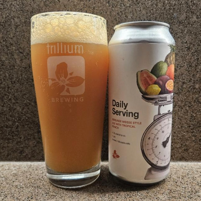 Trillium Brewing Company – Daily Serving: Tropical Punch

ABV: 4,5 % | Stil: Sour – Fruited Berliner Weisse | Untappd: 4,23

Daily Serving: Tropical Punch er en tropisk frugtbombe fra amerikanske Trillium Brewing Company i Massachusetts. Øllen er en del af bryggeriets populære Daily Serving-serie, hvor den klassiske tyske Berliner Weisse danner fundamentet for intense og frugtmættede sour ales. Denne udgave er brygget med hele seks forskellige frugter: guava, passionsfrugt, mango, ananas, lime og citron. Re