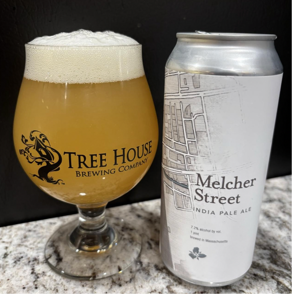 Trillium Brewing Company – Melcher Street IPA
ABV: 7,2 % | Stil: New England / Hazy IPA | Untappd: 4,25

Melcher Street IPA er en saftig og aromatisk hazy IPA, der fremhæver den komplekse karakter af Mosaic‑humle i en blød og frugtig profil.