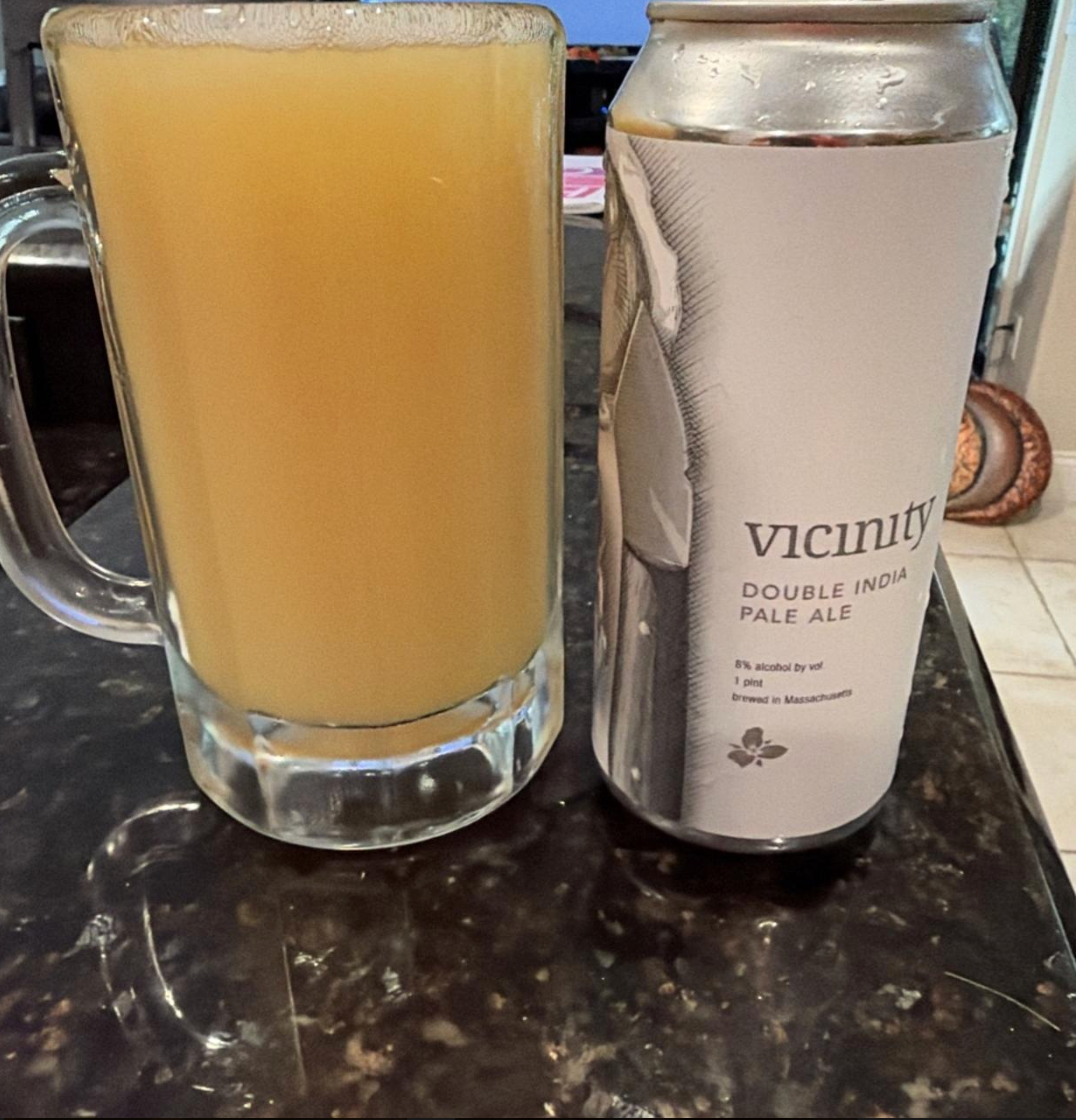Trillium Brewing Company – Vicinity

ABV: 8,0 % | Stil: Imperial / Double New England / Hazy IPA | Untappd: 4,38

Vicinity er en af de store klassikere fra amerikanske Trillium Brewing Company i Massachusetts. Øllen blev oprindeligt brygget for at fejre etårsjubilæet hos Row 34, en østersbar og craftbeer-destination i Bostons Fort Point-kvarter. Siden har den udviklet sig til en af Trilliums mest kendte Double IPA'er. Humlepakken består af Galaxy, Citra og Columbus, mens maltbasen kombinerer pilsnermalt, hv