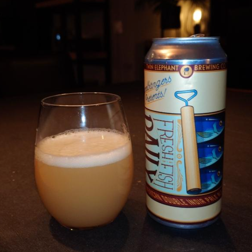 Twin Elephant Brewing Company – Doppelbänger: Fresh Fish Daily

ABV: 8,2 % | Stil: New England / Hazy Double IPA | Untappd: 4,19

En collab med Brix City Brewing i deres Doppelbänger-serie, hvor de bytter opskrifter og bygger videre på hinandens øl. Brygget med Anchovy, Rakau og Motueka, som giver en tydelig NZ-inspireret, frugtdrevet profil.