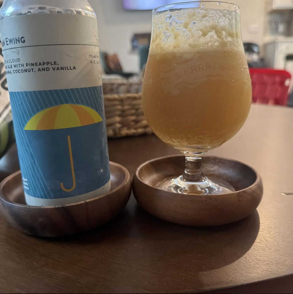 Van Ewing – Nary A Cloud

ABV: 5,3 % | Stil: Fruited Sour | Untappd: 4,29

En tropisk pastry sour fra Van Ewing, hvor piña colada-viben bliver kørt helt ud. Masser af frugt, vanilje og cremet fylde.