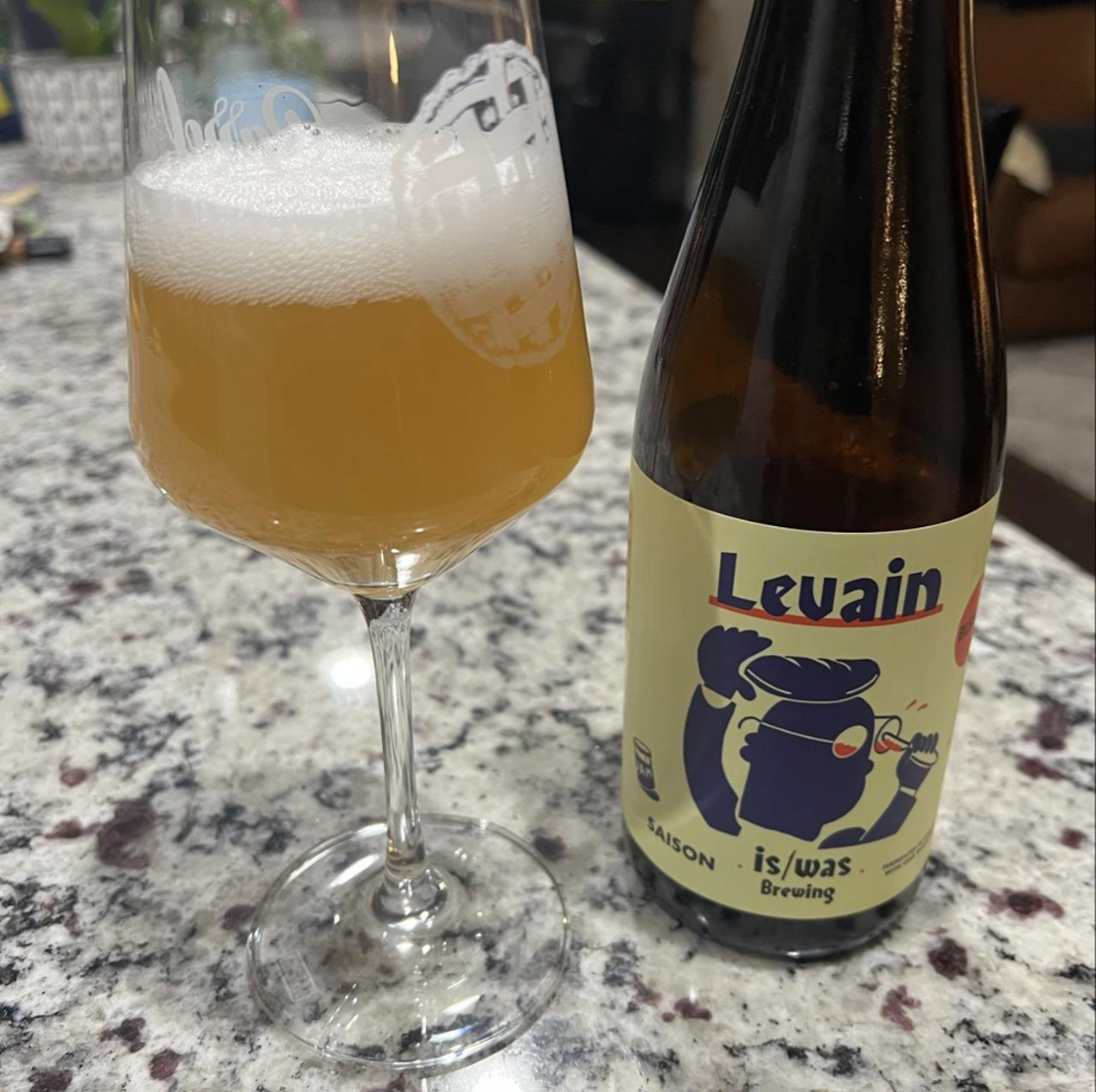 is/was brewing – Levain (Blend #5)

ABV: 5,5 % | Stil: Farmhouse Ale – Saison (wild / mixed fermentation) | Untappd: 4,42

En kompleks og moderne farmhouse ale fra is/was brewing, bygget på mixed fermentation med saison-gær, brett og vilde kulturer, inkl. mikroorganismer fra deres egen surdej. Lagret på brugte vinfade, hvilket giver en levende, tør og let funky profil.